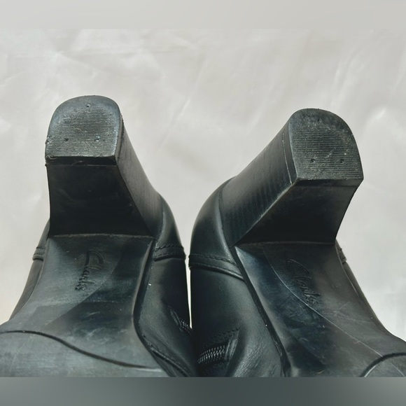 Clarks Women’s Heeled Booties Sz 7.5 - BLACK - Picture 12 of 15
